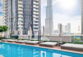 Vogue 30th Floor Skyline View with Balcony Near to Burj Khailfa and Dubai Mall, ACT One by Emaar, Downtown Dubai, Sheikh Mohammed bin Rashid Boulevard